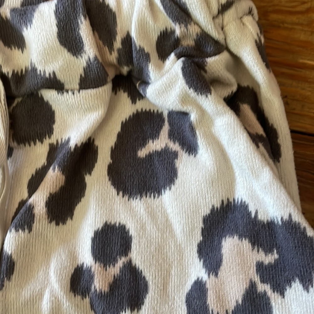 BiBi Leopard Shorts - Picture 2 of 5